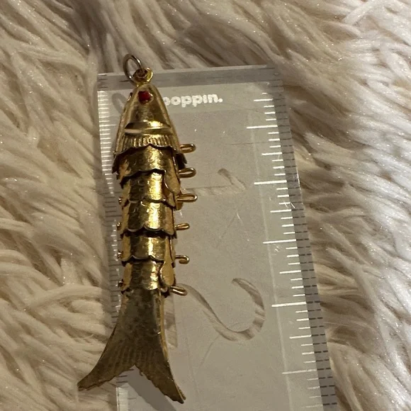 Vintage Golden Fish Pendant - Picture 4 of 4